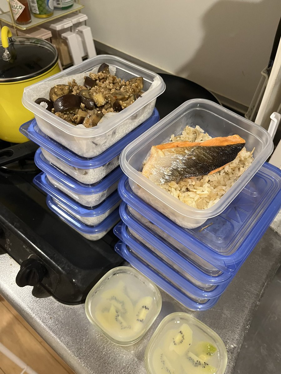 lemongaburi's tweet photo. #タッパー弁当界隈 
料理中はダイエットサンダル履いてずっと歌ってます https://t.co/Zk9IozC0wq