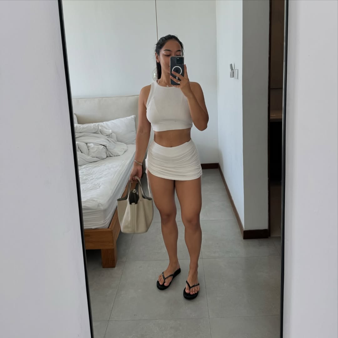 CertAninSimp's tweet photo. god she can use those thighs to choke the life from me
#AninditaHidayat https://t.co/tqxLsRcUJw