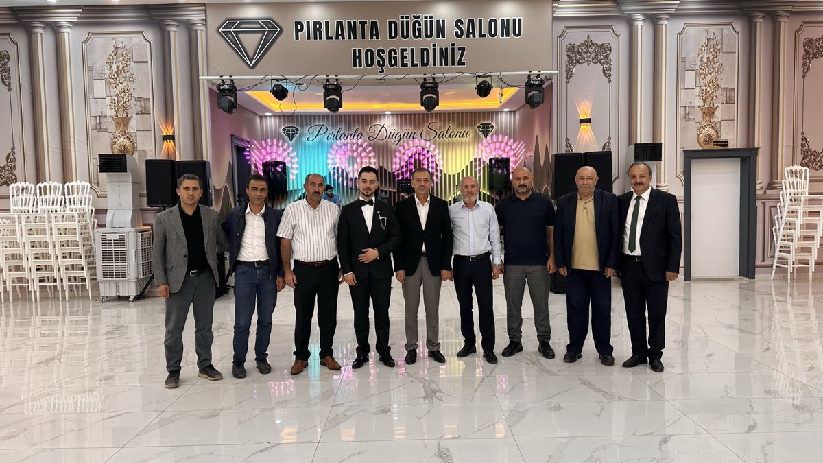 Akpartipatnos04's tweet photo. Yönetim Kurulu Üyemiz Av. Yusuf Serhat Kısa ile Av. Berrin Tatlı’nın düğün merasimine katılarak bu güzel ve anlamlı günlerinde mutluluklarına ortak olduk.

Genç çiftimize bir ömür boyu sevgi, huzur ve mutluluk diliyoruz https://t.co/ewifxPnEAA