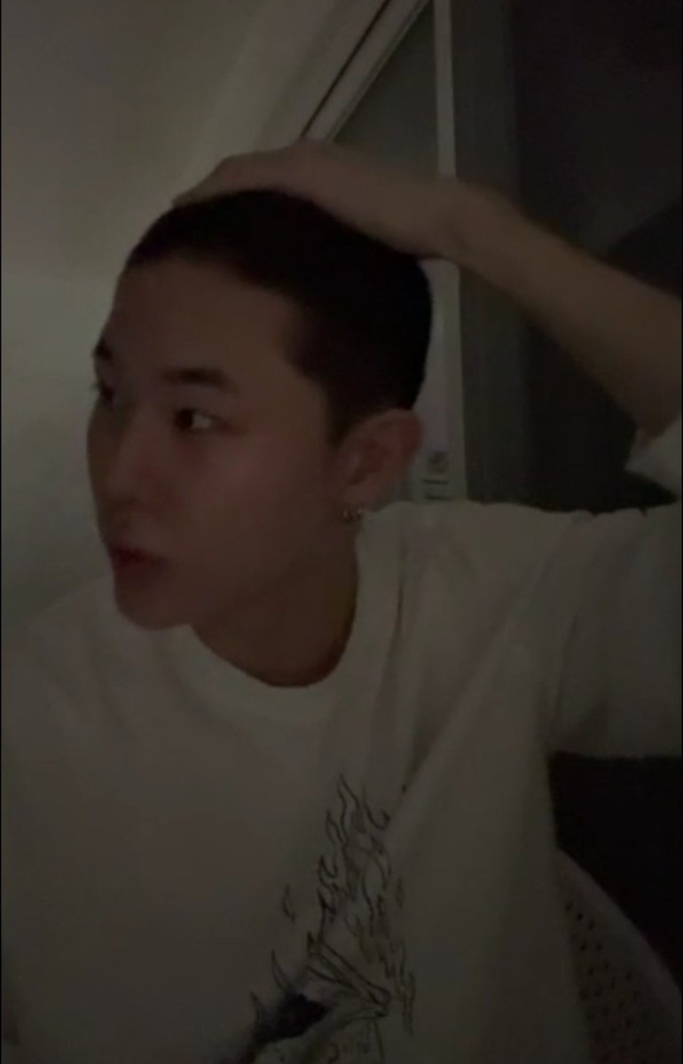 bitnabean's tweet photo. Yunseo came on live to say bye and said he will go and come back well 🥹🤍

#지윤서 #JIYUNSEO https://t.co/Ac1ySlL1xh