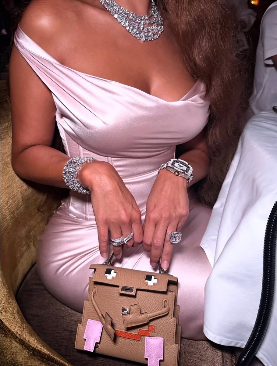 radianceglimmer's tweet photo. elegant in every way https://t.co/A0PKEwApfT