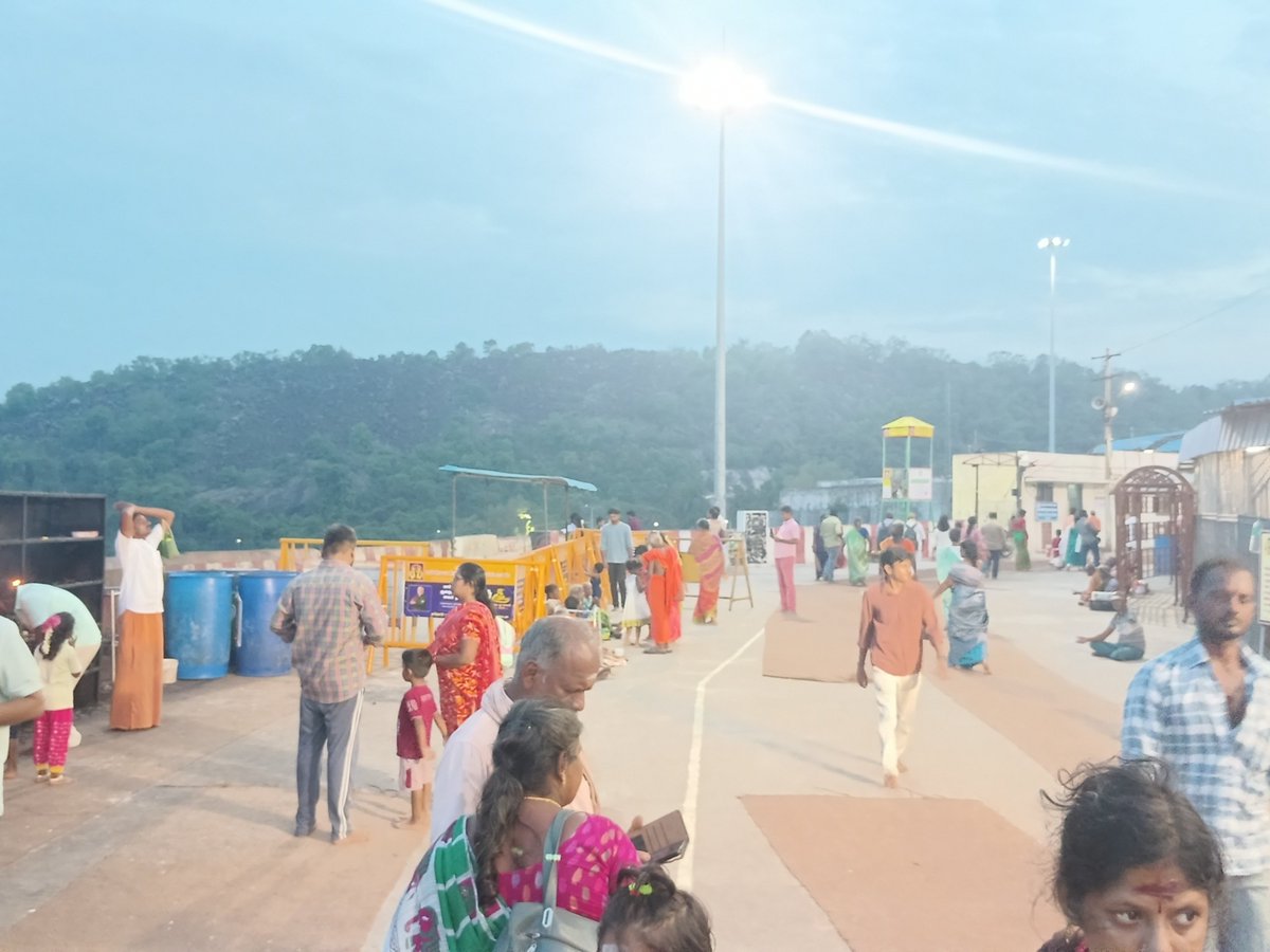 vaishali25bp's tweet photo. ஒரு வழியா காவடி நல்லா படியா முடிஞ்சது திருப்தியான முருகன் தரிசனம்.

Vlog போட முடியல அதனால சின்ன வீடியோ மட்டும். https://t.co/uWPiGHrjBb