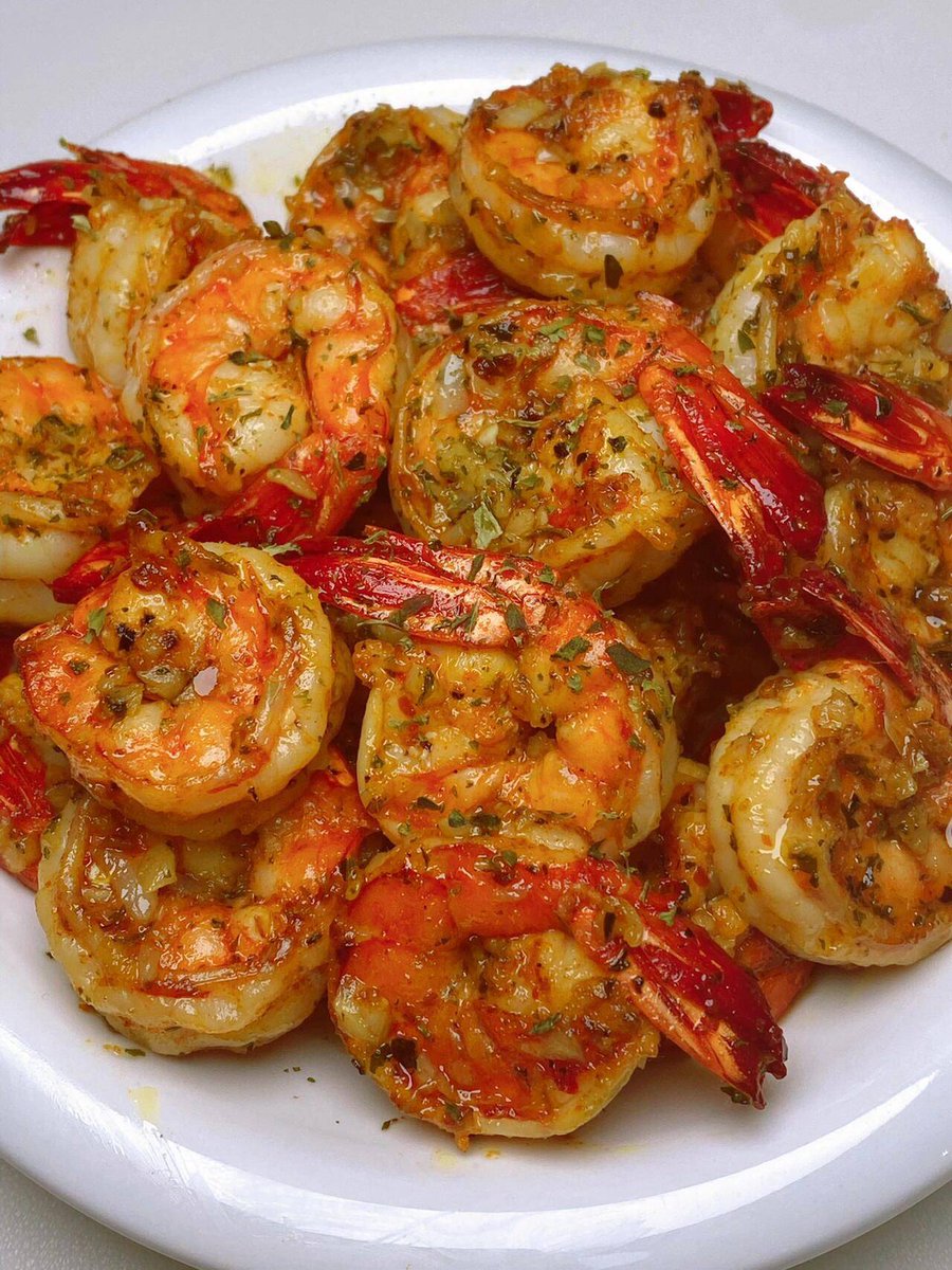 ShawneeRobusto's tweet photo. Just made garlic butter shrimp with cilantro u0026 a squeeze of lemon  Ready in 10 mins, tastes like a cozy beach treat!， https://t.co/nLHzqjw6hY