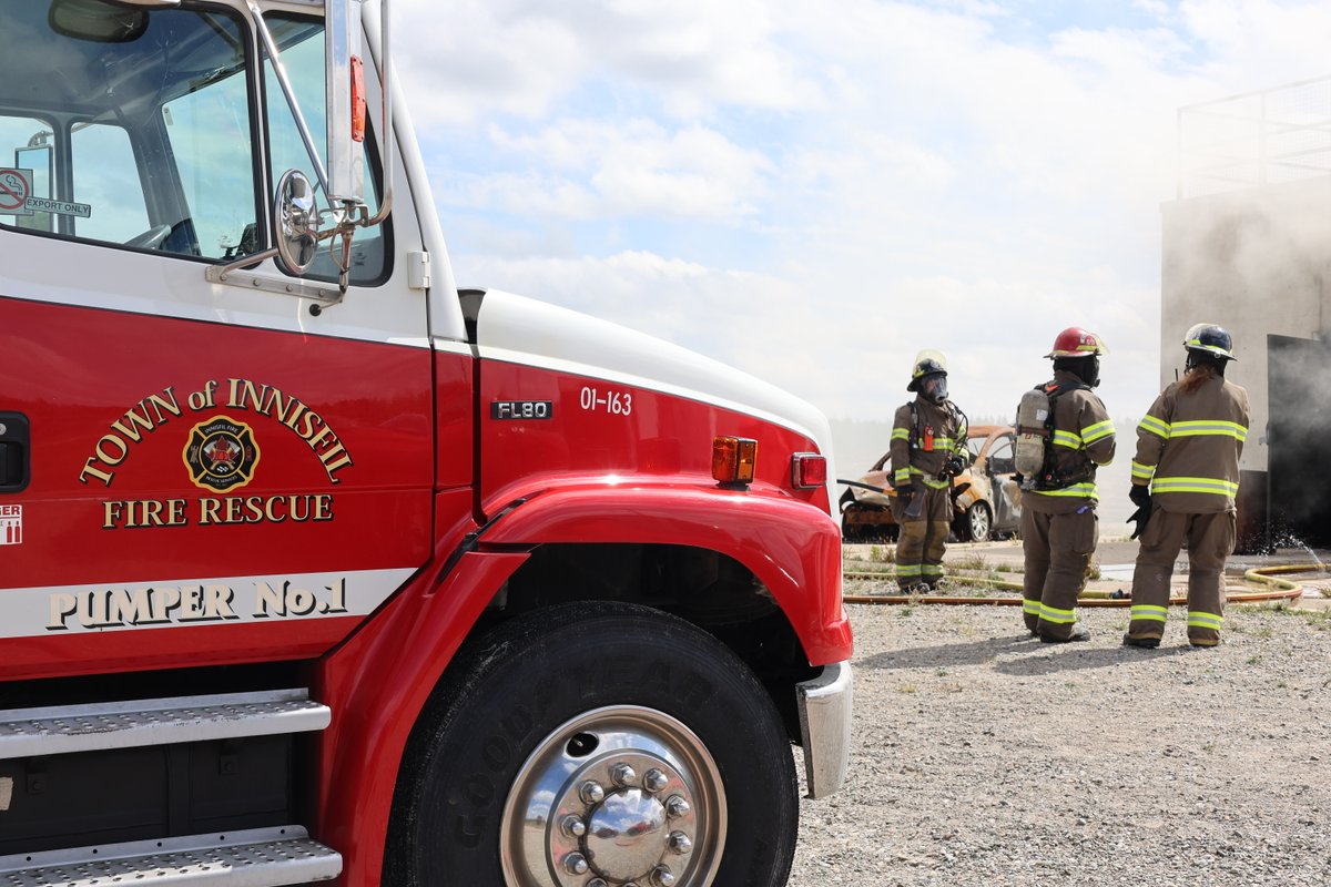 townofinnisfil's tweet photo. Today marks #FirefightersNationalMemorialDay. Flags at Town Hall are flying at half-mast in honour of those who made the ultimate sacrifice while protecting their communities.

We extend our gratitude to @Innisfil_FIRE and fire services everywhere who continue to answer the call. https://t.co/TlHHZw2yVs