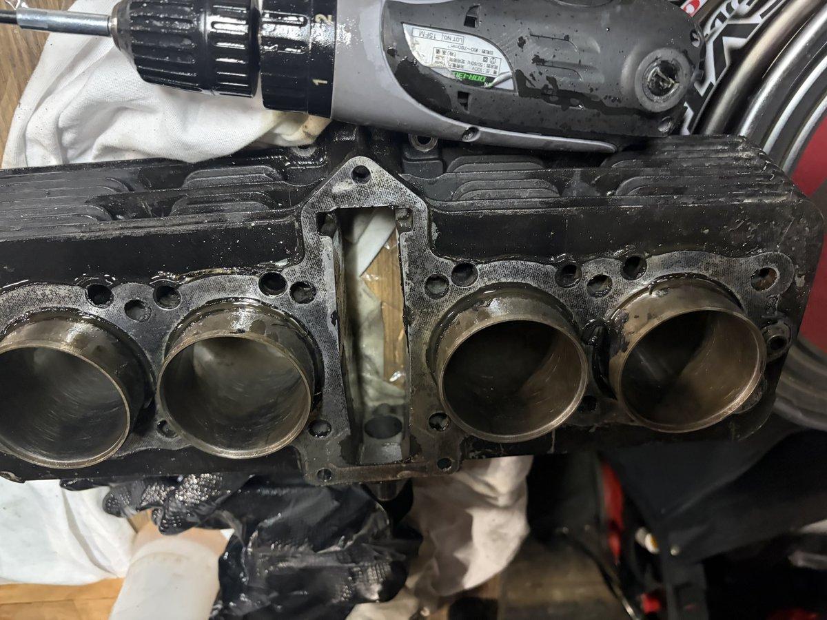 U_KUNYY's tweet photo. 自家製クロスハッチ(ホーニング)やりました
縦線やサビは完全には消えませんね
やらないよりはマシかな
元気になってくれるといいな https://t.co/38aErPZSVq