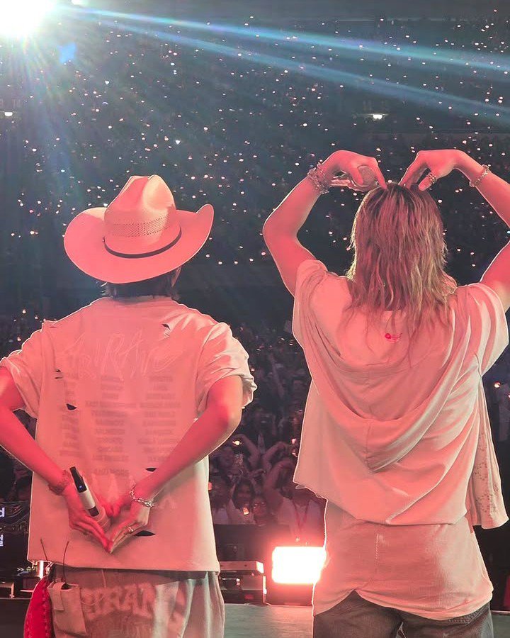 jhopesmile11's tweet photo. Why is it so magical?✨ https://t.co/pCWxk96nvU