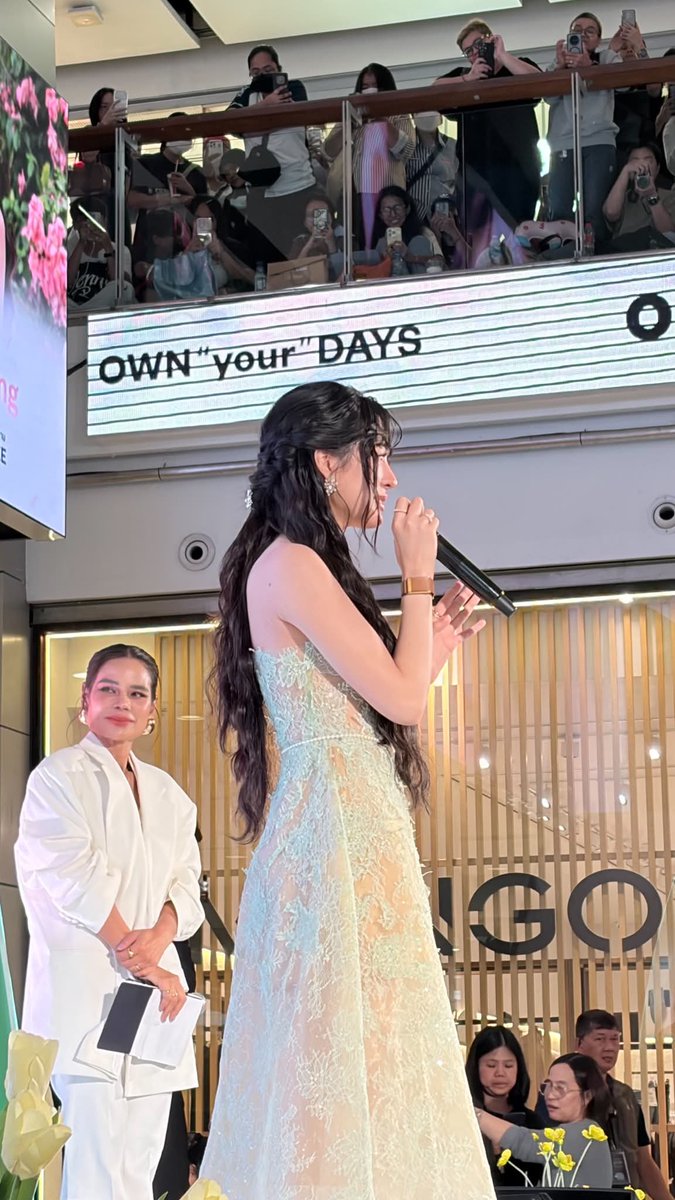 OWNDAYS_TH's tweet photo. จบงานแล้ว ยังสามารถเดินชมสินค้าในงานได้อยู่นะคะ โอนเดส์ขอขอบคุณทุกท่านที่มาในวันนี้มากๆค่ะ หากผิดพลาดประการใด ต้องขออภัยมา ณ ที่นี้ด้วยค่ะ ❤️

OWNDAYS CLEAR VISION COMFORT

#OWNDAYS #OWNDAYSMeetsLingLing #owndaysxlinglingkwong https://t.co/Rixkv9hE2t