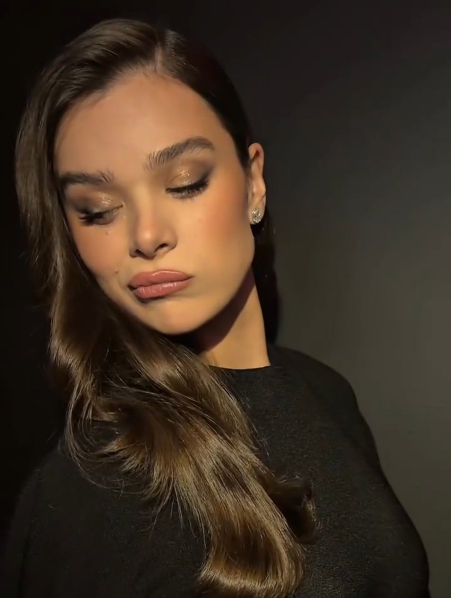 haizwatson's tweet photo. Those lips and eye's https://t.co/Z0ad5f2wpc