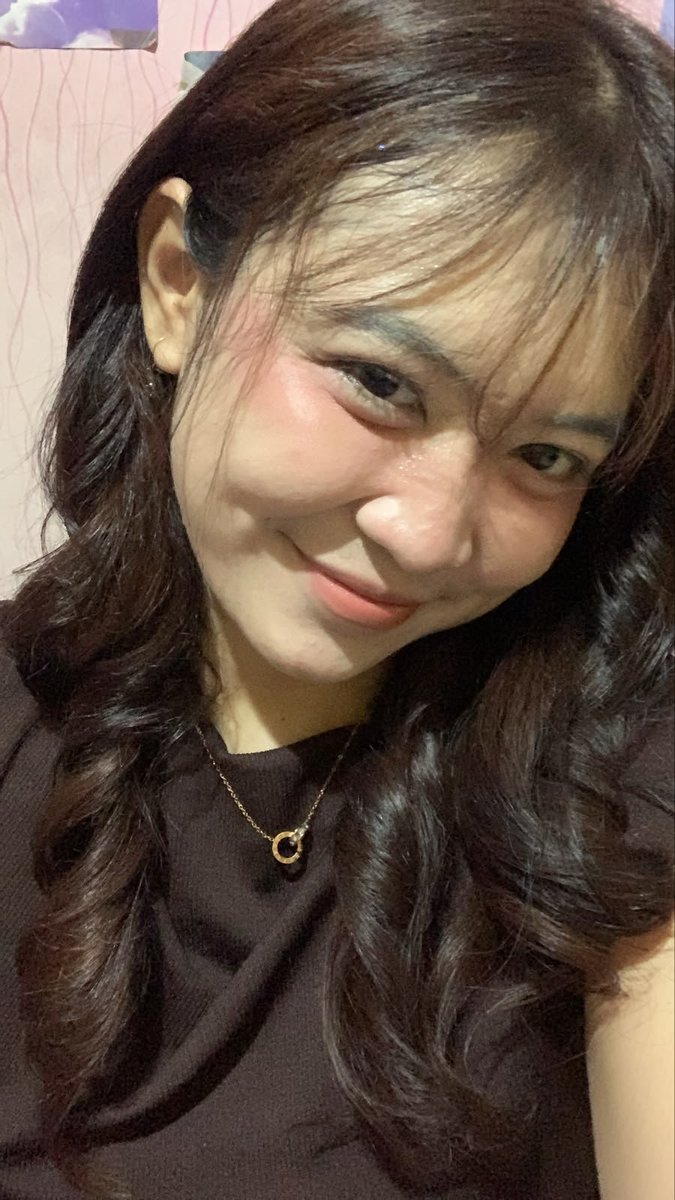 lysheeexee's tweet photo. telah wisuda ternyata kerjaan kita nyari kerjaan, tiap hari bukain info loker kalau suntuk dikit nongki sama temen tapi temen kuliah udah pada pulang ke kampung masing-masing https://t.co/pRk0xbNP2i
