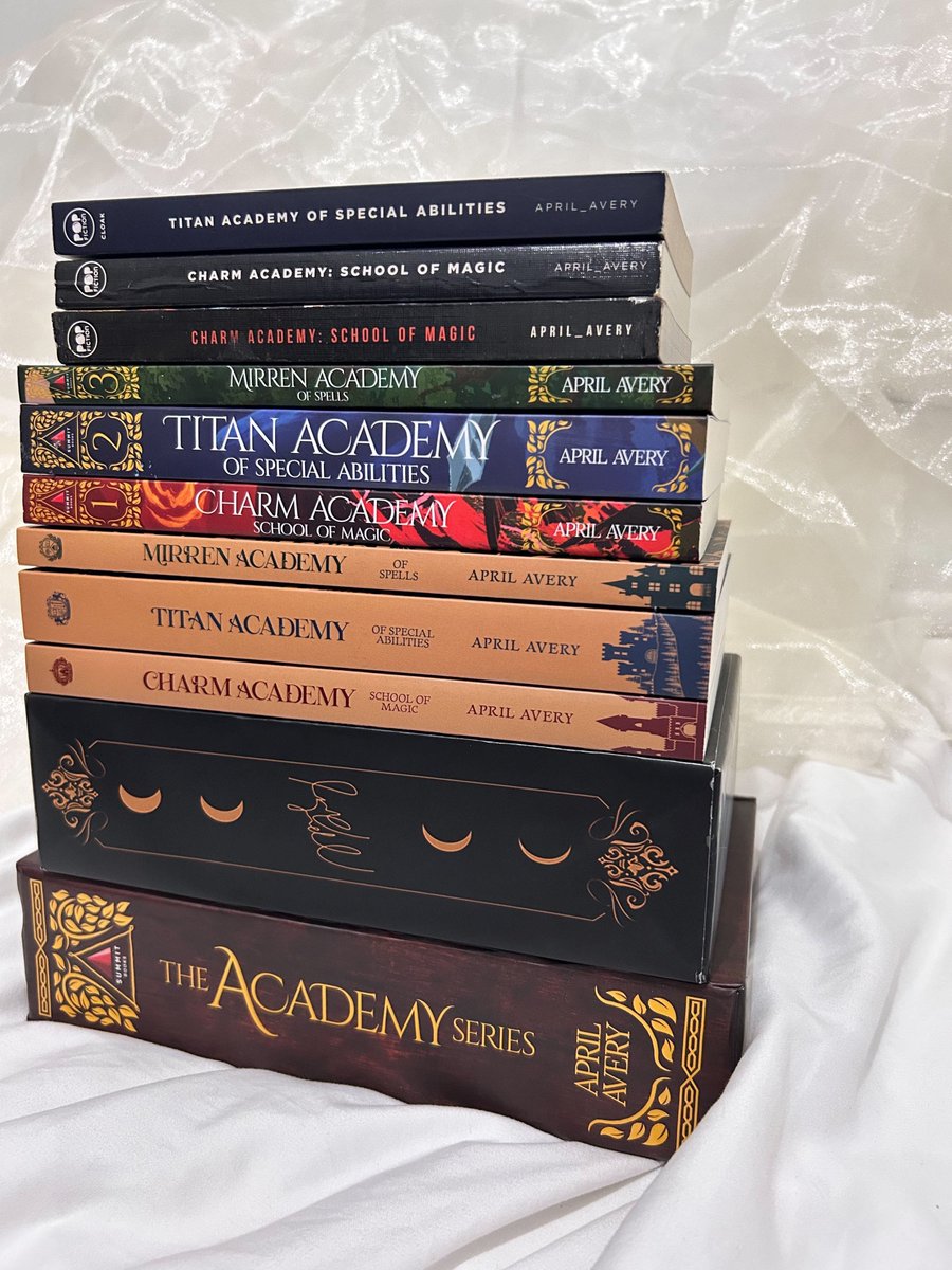 aassolidiers's tweet photo. Academy Series Through the Years!

From PF to the self-published editions, and now to the newest Summit Books version—look how far these stories have come!

@breatheapril

📸: Liya, Shei, Ulan

#TheMagicReawakens
#AVeryEnchantingMIBF https://t.co/wSN3mWvRbZ