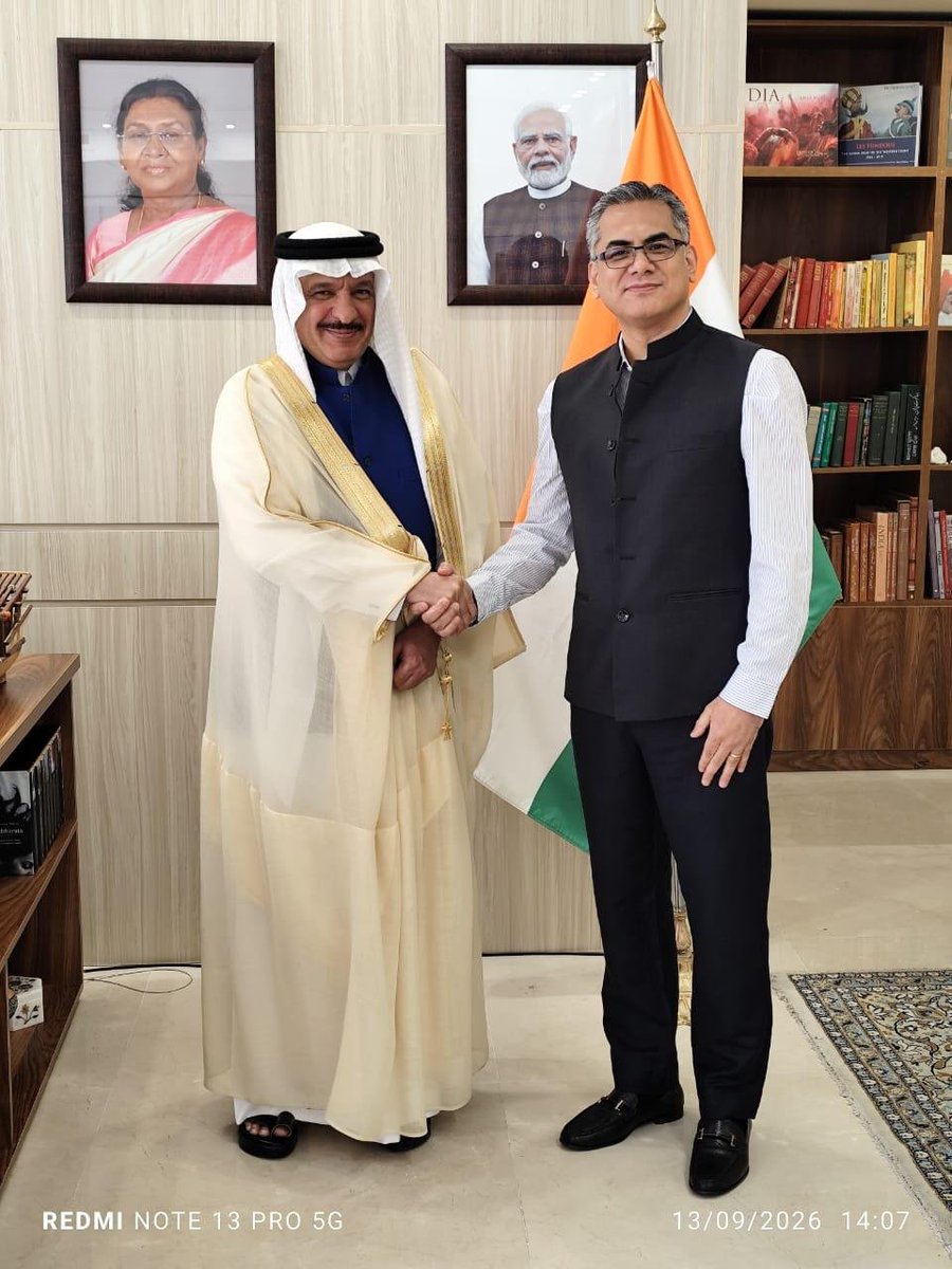 KSAembassyiran's tweet photo. استقبل سعادة سفير جمهورية الهند لدى الجمهورية الإسلامية الإيرانية، ويشوش نِگى، في مكتبه، سعادة سفير خادم الحرمين الشريفين، عبدالله بن سعود العنزي، وجرى خلال اللقاء بحث العلاقات الثنائية والمواضيع ذات الاهتمام المشترك. https://t.co/nOszfUYx6G