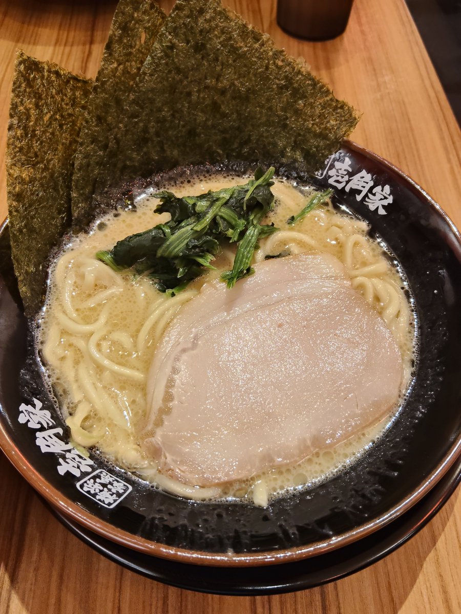 sa_chi1005's tweet photo. 昼ラーメン🍜夜もラーメン🍜😋 https://t.co/PZghsDkpM3