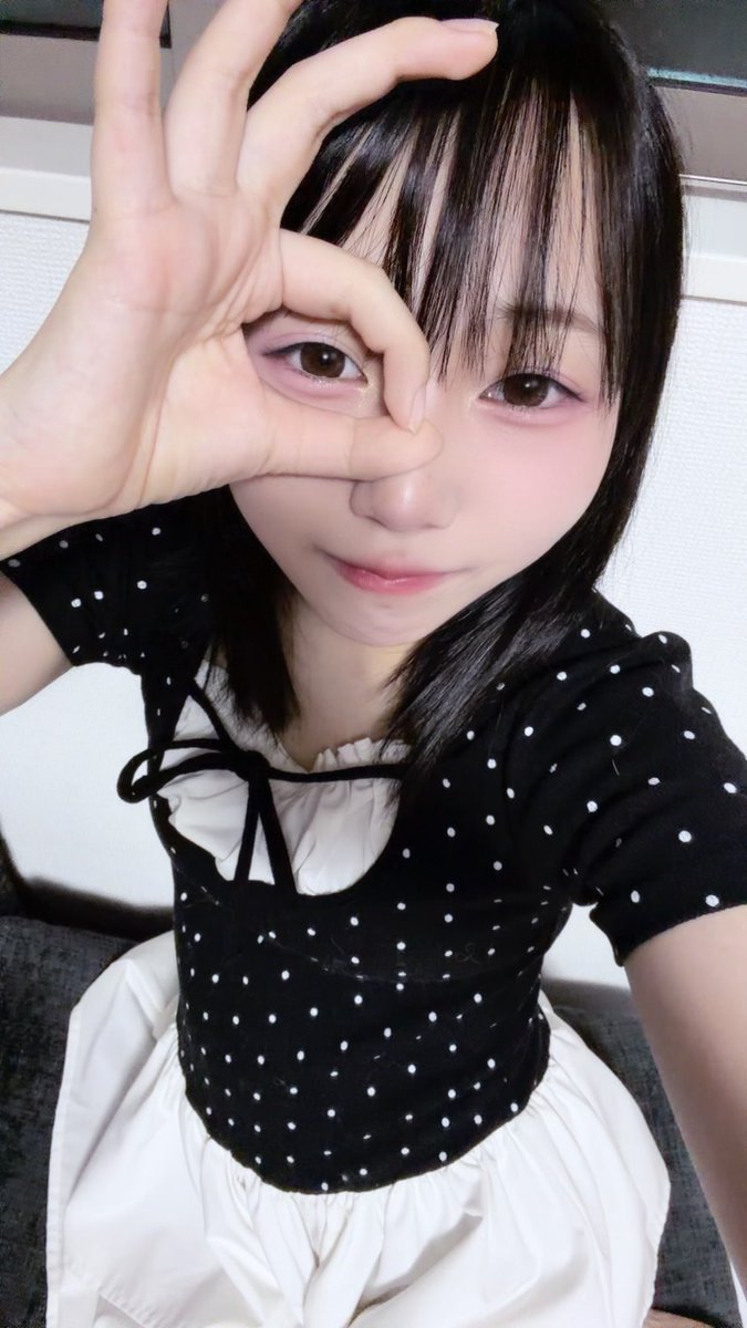kaede_1OO8's tweet photo. 夜配信ありがとうございましたー‼️
フォロワーさん沢山増えててうれしい😭
イベントやってたんだけど、みんなたくさん投げてくれてすごい嬉しかった‼️‼️
また明日も見に来てね🎶
今日もいい夢見れそう꒰ᐢ っ· ᴗ⸝⸝ᐢ꒱
ちなみに今日はカラコンが違いました😉
#DearCOLOR #idol #jk #会える https://t.co/eivmVbDEfg