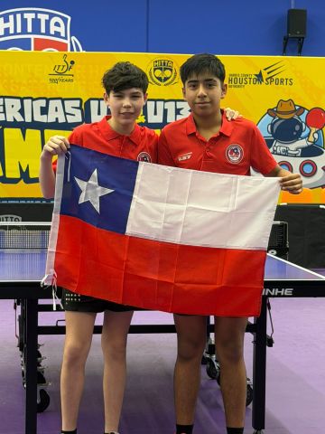 margamargatwter's tweet photo. https://t.co/BNAbBs1lph Quilpueíno Nicolás Leyton, conquista medalla de plata panamericana para Chile en Houston.
El joven tenimesista de Quilpué, junto a Vicente Tejeda, alcanzó el segundo lugar en la competencia por equipos Sub-13 del Campeonato Panamericano disputado en Estado https://t.co/uI6fMEsXrm