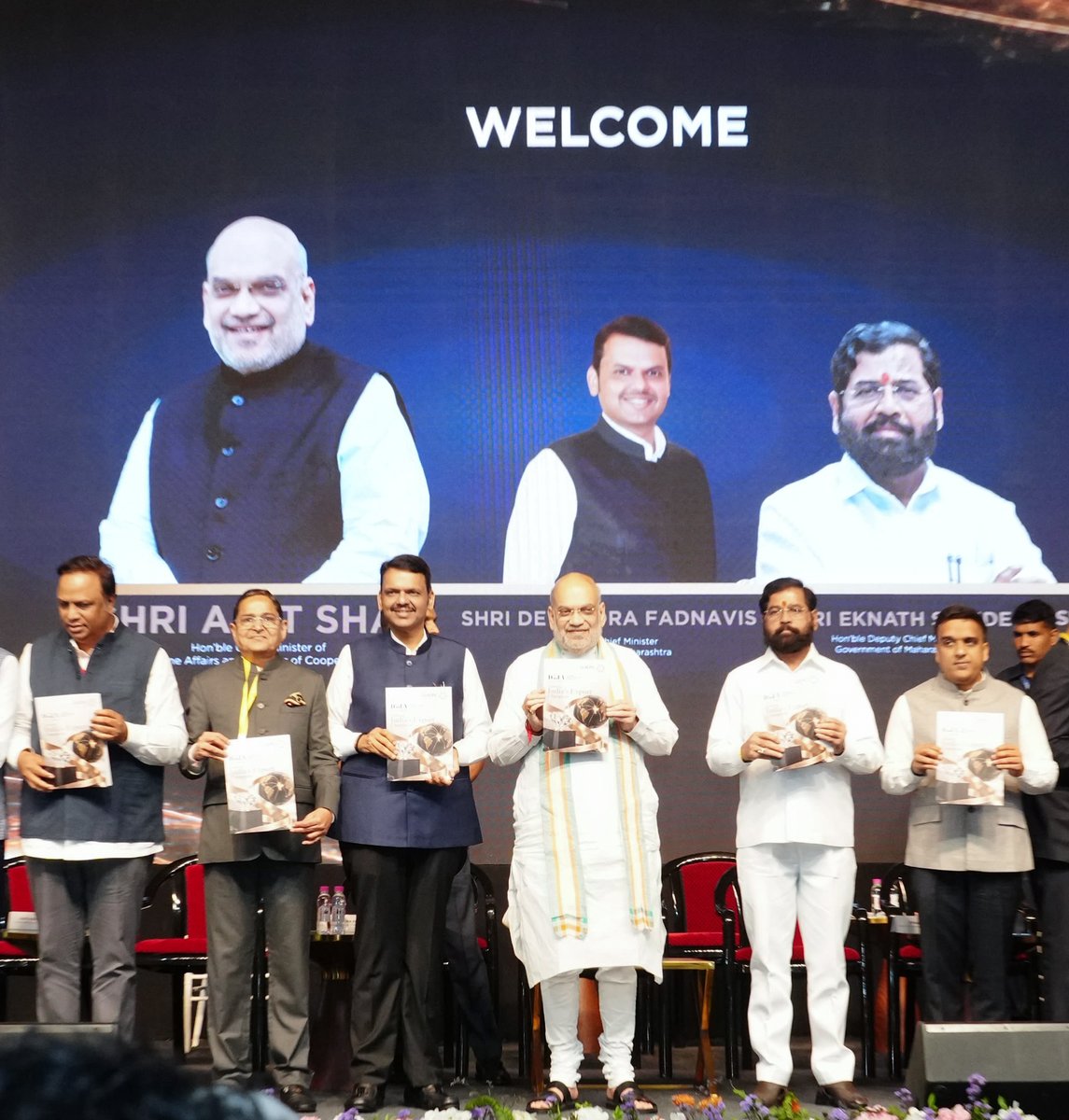 CMOMaharashtra's tweet photo. केंद्रीय गृह व सहकार मंत्री अमित शाह यांच्या हस्ते आणि मुख्यमंत्री देवेंद्र फडणवीस यांच्या प्रमुख उपस्थितीत आज मुंबई येथे ‘52 व्या इंडिया जेम्स अँड ज्वेलरी अवॉर्ड्स’च्या स्मरणिकेचे प्रकाशन करण्यात आले.

@AmitShah @Dev_Fadnavis @mieknathshinde @sanghaviharsh @ShelarAshish @GJEPCIndia 
#Maharashtra #DevendraFadnavis #52ndIGJA #BookRelease