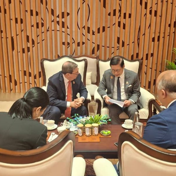 BrunoRguezP's tweet photo. En el marco de la Cumbre de #BRICS2026 sostuve fructíferos encuentros con los Cancilleres de Brasil, Mauro Vieira, India, @DrSJaishankar, Tailandia @SihasakPh, e Irán @araghchi.

Destacamos la necesidad de continuar fortaleciendo los vínculos bilaterales y de aprovechar las potencialidades políticas y económicas del Grupo BRICS.

Denuncié el cerco energético, el recrudecimiento extremo del bloqueo y las sanciones secundarias impuestas por el gobierno de EEUU, que están provocando un castigo colectivo al pueblo de Cuba.

#CubaBRICS