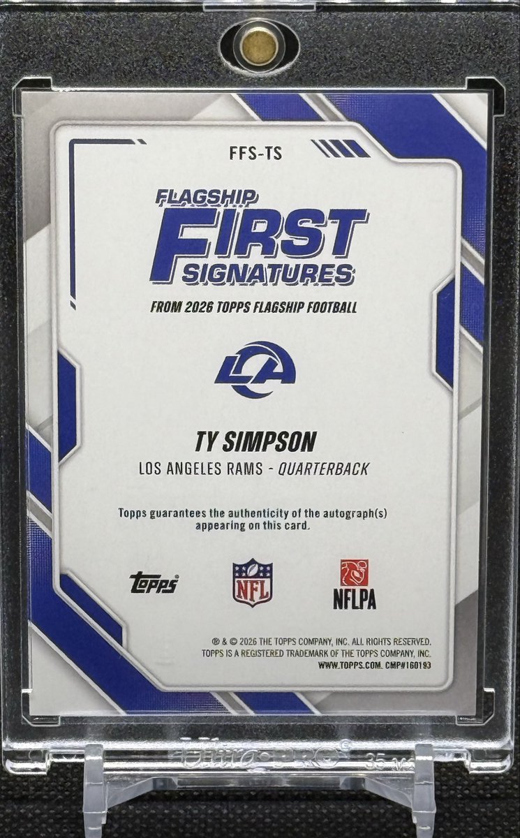HendyRc189's tweet photo. Opened up one of my super box’s last night, but decided to save the last pack for today for some Birthday luck magic…#thehobby #thehobbyfamily #cardcollector #FGV #FGVs 

BOOM! @Get_BIG_Cards @DomCardboard @CardPurchaser @Topps https://t.co/WxXEmT0L5T