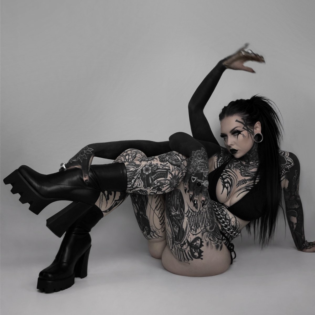 Camelia_Bestia's tweet photo. 𝖫𝖠 𝖵𝖤𝖭𝖤𝖭𝖮 ٫ ⠀𝟢 𝟤

            ───── ℵ ─────
ᅠᅠ      
                  .ℑ'𝔪 𝔪𝔬𝔫𝔰𝔱𝔢𝔯.

#𝔉𝔯𝔢𝔢𝔯𝔬𝔩  /  #𝔖𝔢𝔵𝔯𝔬𝔩  /  #𝔫𝔰𝔣𝔴 / #𝔰𝔢𝔡𝔲𝔠𝔱𝔦𝔳𝔢𝔰𝔲𝔫𝔡𝔞𝔶
             ───── ℵ ───── https://t.co/RgUoWuEADP