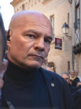 SapienceRebelle's tweet photo. @dany_dubd Je me demande si ce n'est pas le même salopard qui dirige cette unité et celui qui a tenu des propos homophobes, racistes, complotistes et misogyne. Le mec du RN c'est lui... ⬇️ C'est pas le même ? https://t.co/Zyjhv9uBgo