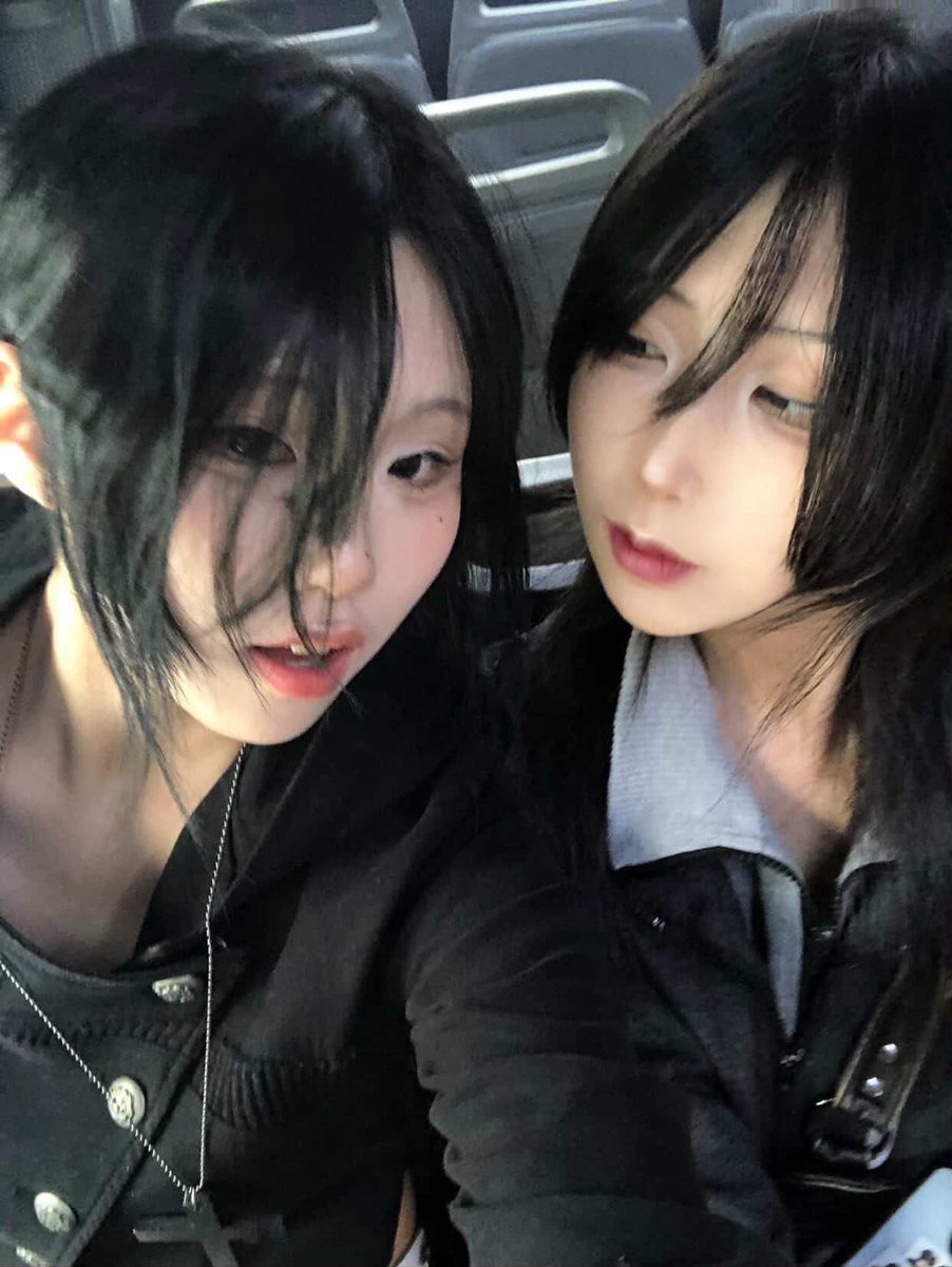 xxxxxiiiilk's tweet photo. #wlw #les 
빤히.. https://t.co/tSjMno18lo