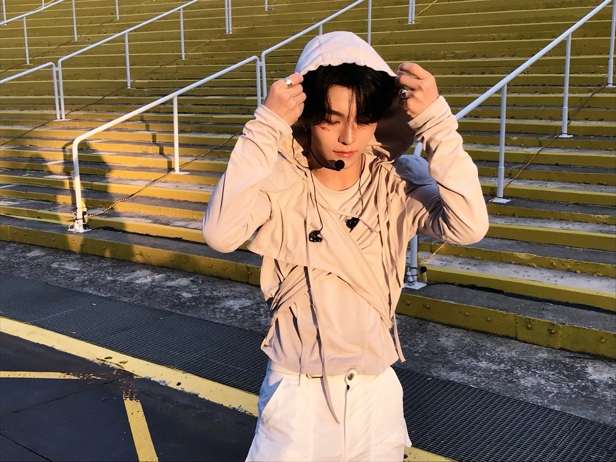 ald1repost's tweet photo. 💬🐉 #xinlong #씬롱 #ALPHADRIVEONE #ALD1 #알파드라이브 #pluschat https://t.co/DWdT8Cd84f