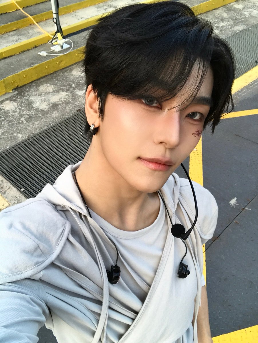ald1repost's tweet photo. 💬🐉 #xinlong #씬롱 #ALPHADRIVEONE #ALD1 #알파드라이브 #pluschat https://t.co/DWdT8Cd84f