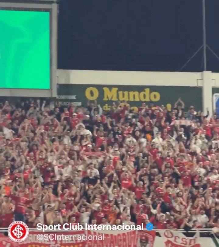 mundialeutenho's tweet photo. @SCInternacional Foto tudo a ver pra torcida que já conquistou o mundo.
#forabarcellos https://t.co/iz1pzjWTCj