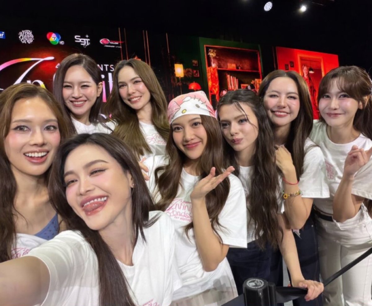 rsrchaf's tweet photo. IM CRYING LOOK AT THEMMM 😭😭😭 https://t.co/Ibj342B33q