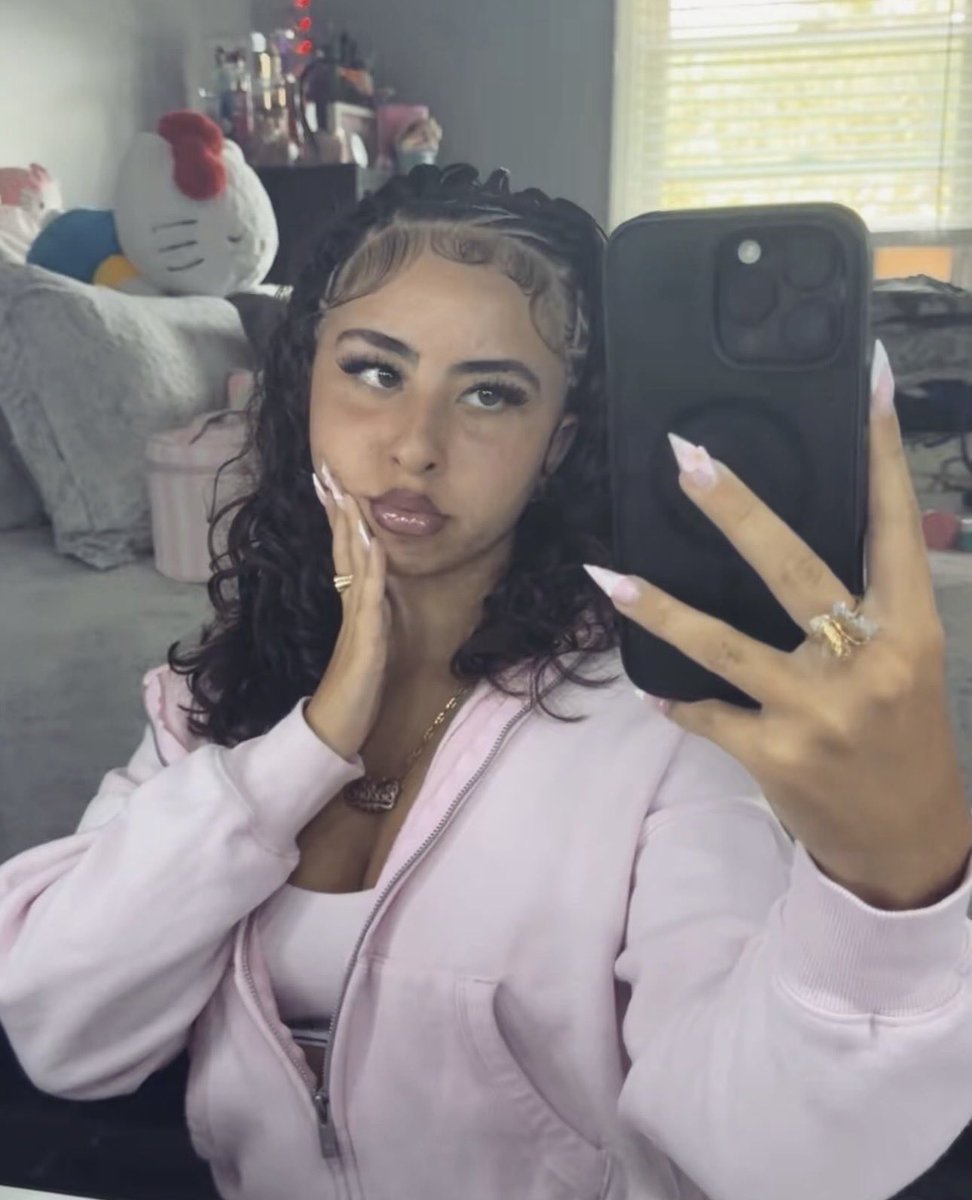 jaylasowettt's tweet photo. I wanna talk about cheating on my bf https://t.co/4eyZoXnQp7