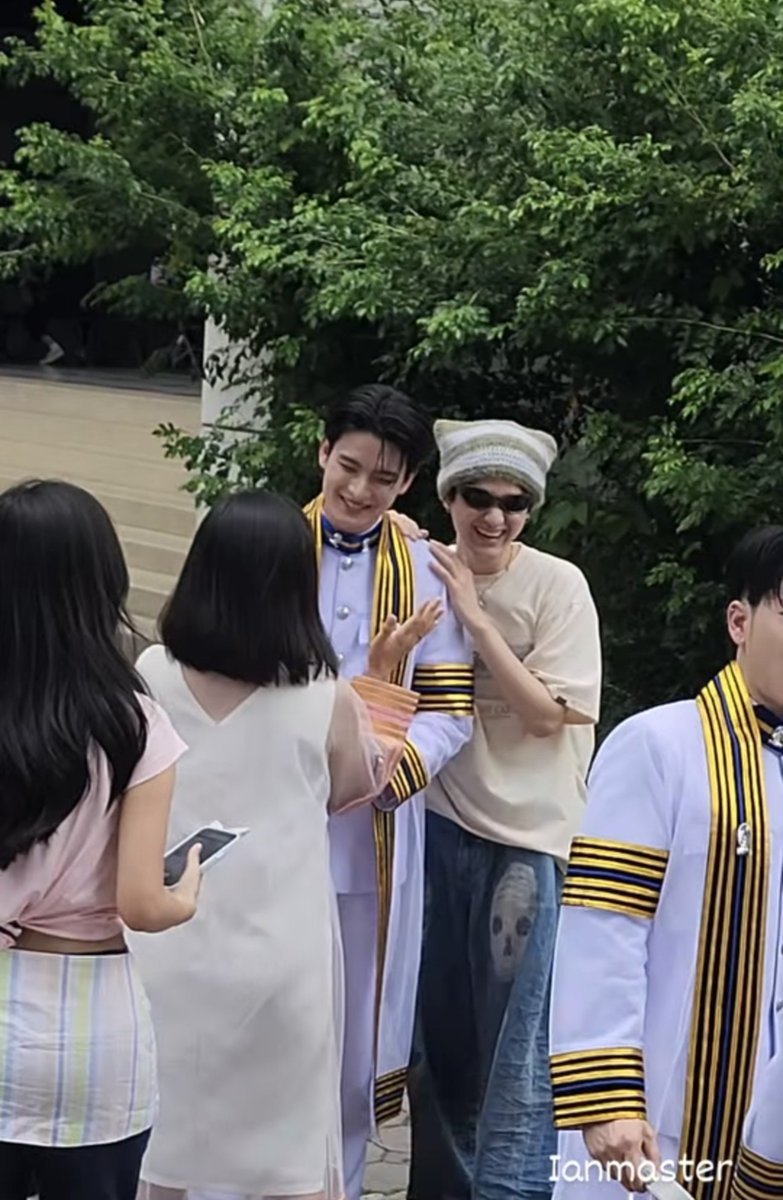 khunppol tweet picture