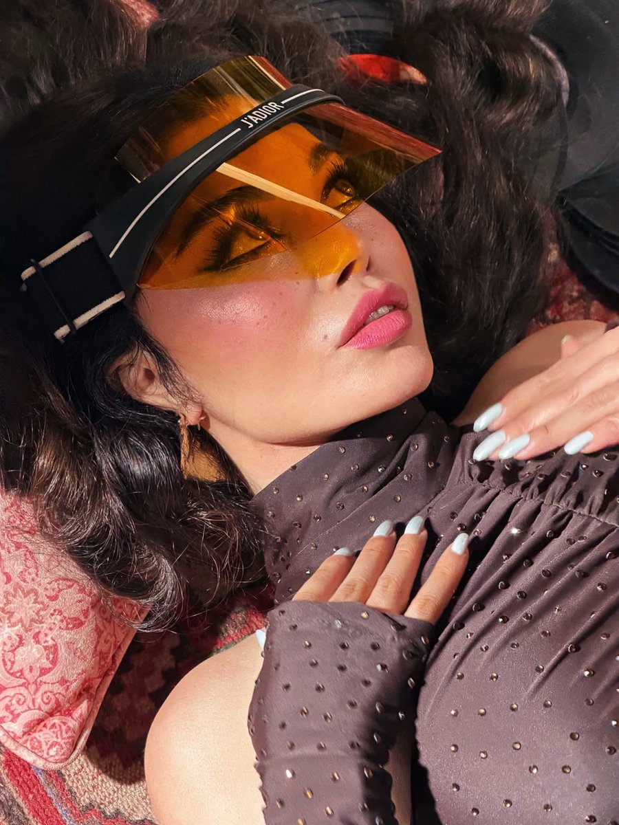 Haifaholics's tweet photo. صور رائعة من كواليس تصوير فيديو كليب #سيبو_سيبو 🥰❤️
.
#هيفاء_وهبي 
@HaifaWehbe #MegaHaifa3 https://t.co/FBblIzqF3O