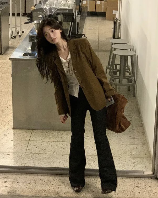 eunnko's tweet photo. 가을 코디 이대로 입자..     

살짝 루즈한데 핏은 다 살려줘서 분위기랑 비율 둘 다 챙김 https://t.co/8XosFfGrBG