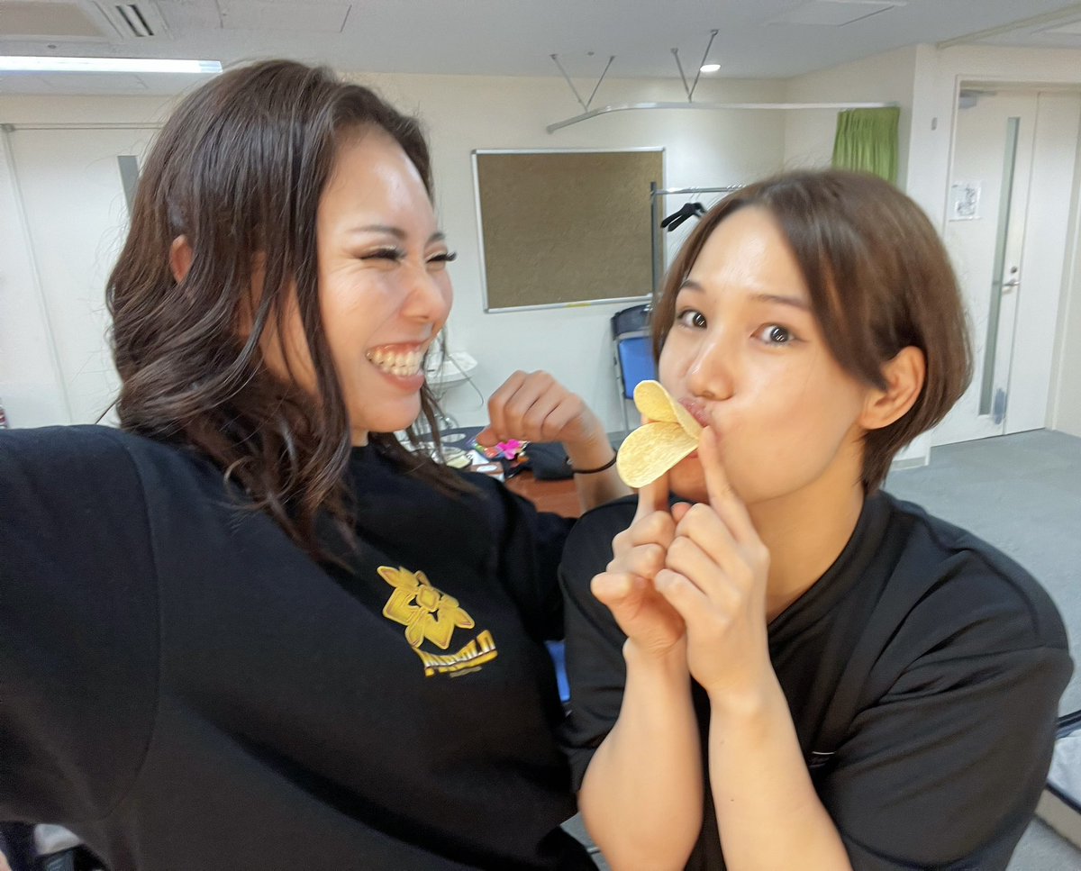 yamanakaerina's tweet photo. ラビロ対決、負けました！！

蒼魔刀やったらM.D.M.A.やり返された！
試合中も試合後もしっかり煽られたし！

尼姐には敵わん🫶

貴婦人セコンドありがとう🩵🩷🧡

#pw_mg
#ラビロ https://t.co/NMAal0Achl