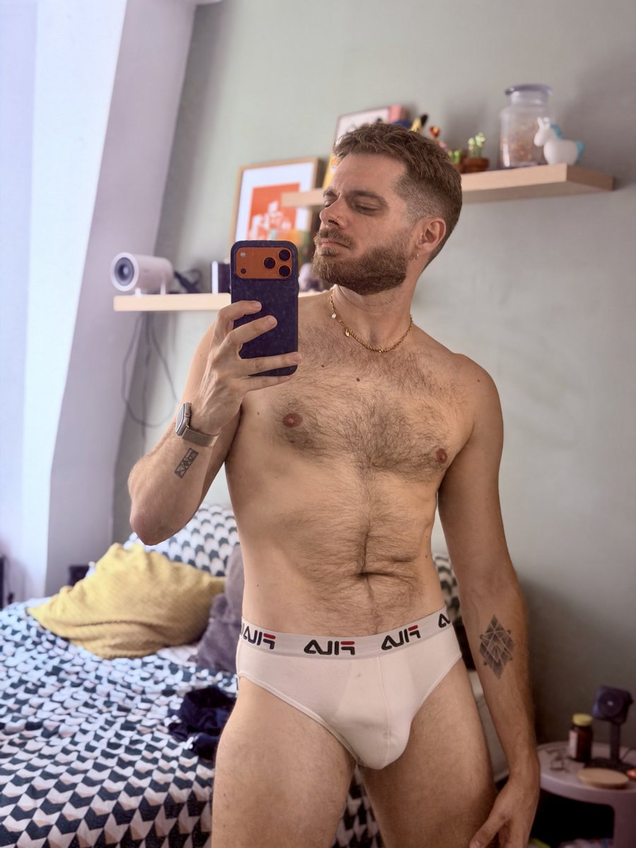 VanyMaxwell's tweet photo. White Briefs always work ! https://t.co/MXxYbRhaZe