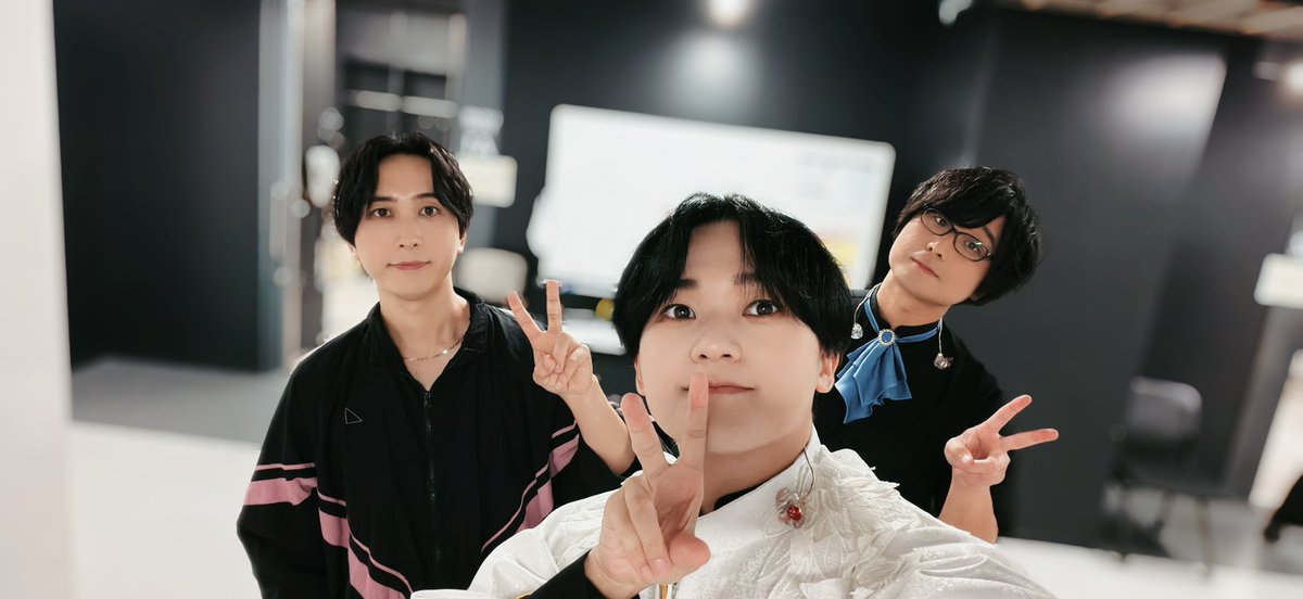 amasakikohei's tweet photo. 思い出その②
カメラを構えたら
入ってきてくれたシリーズ
MCのチャオ最高だったな✨
#SideM11th_day2 https://t.co/dVcrWj55xj