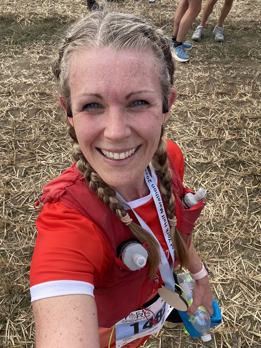 katiecakey123's tweet photo. Sub 2 alert 🚨 finally got that PB! Left everything I had out there on that course today. Last couple of miles were a battle. Very proud and very tired now. #runninggirl #justkeeprunning #sundayrunday #sundayfunday #raceday https://t.co/EzwyewfXwr