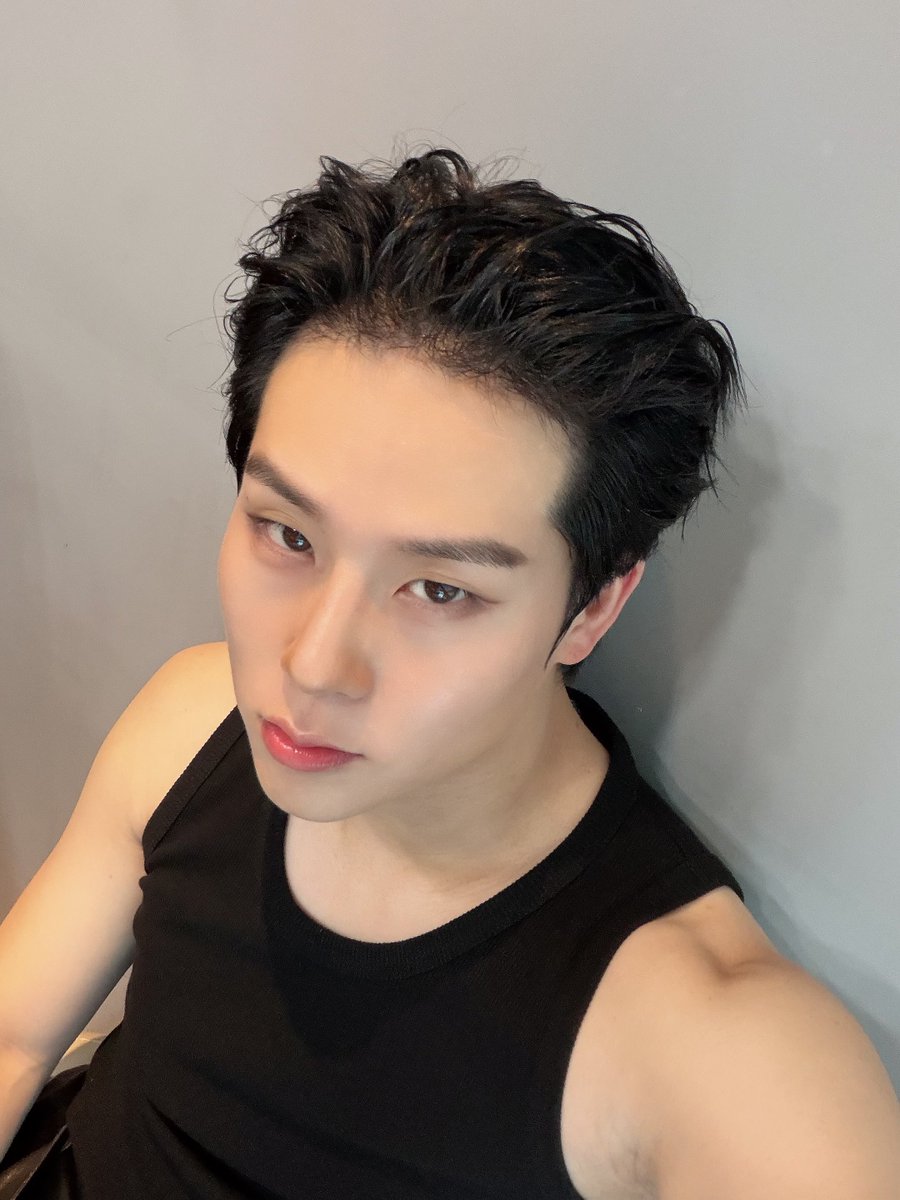 jh941XX6's tweet photo. 이게 하루차이라는거 말도 안됨 ㅠㅠㅠㅠ https://t.co/55YubdrOgv