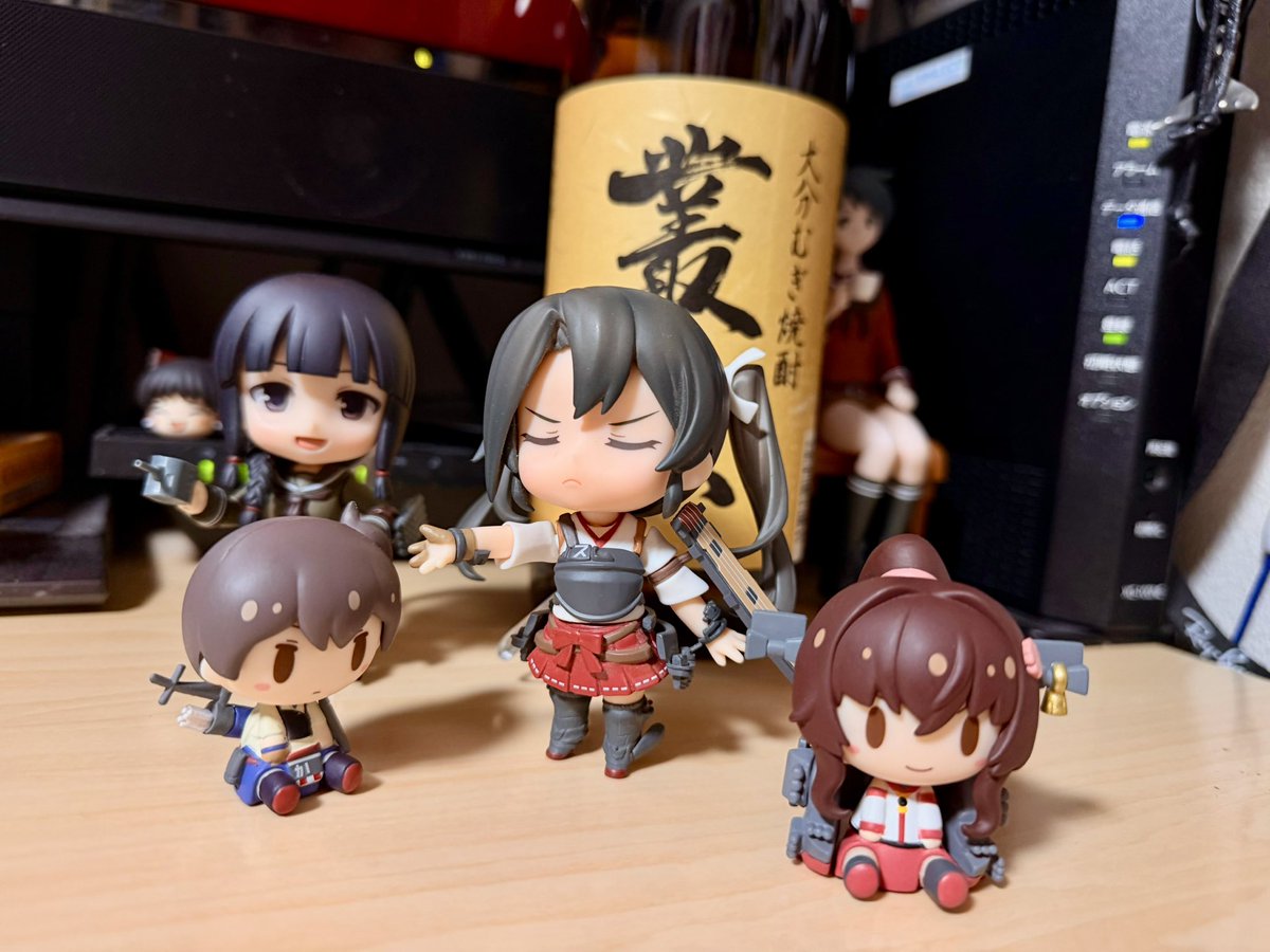 Lake09jp's tweet photo. ZUIKAKU“Admiral, have you forgotten about my arrival?”
Admiral “😅”
瑞鶴「提督さん、私の着任忘れてない?」
提督「😅」
#出張では無いなにか #HobbyOFF #ねんどろいど https://t.co/OBefRqmxeg
