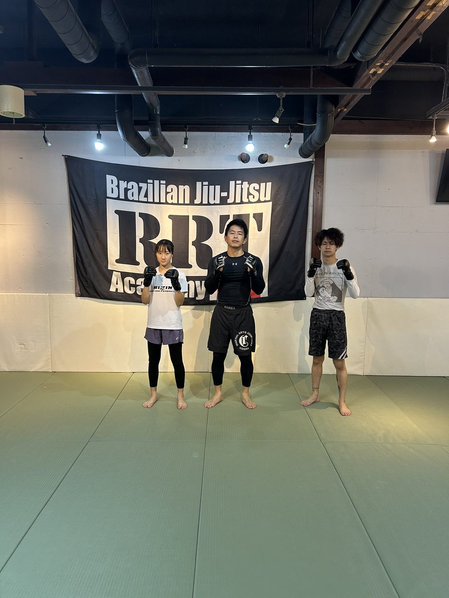 t2ysano's tweet photo. RRT日曜MMAクラス
打撃はミットや左フックの復習など
組み技は片足タックルのバリエーショ��とその対処���
寝技はサイド上の押さえ方とマットヒューズへの移行、極めなどを
#RRT
#MMA
#富士市 https://t.co/t0gD4ePFAu