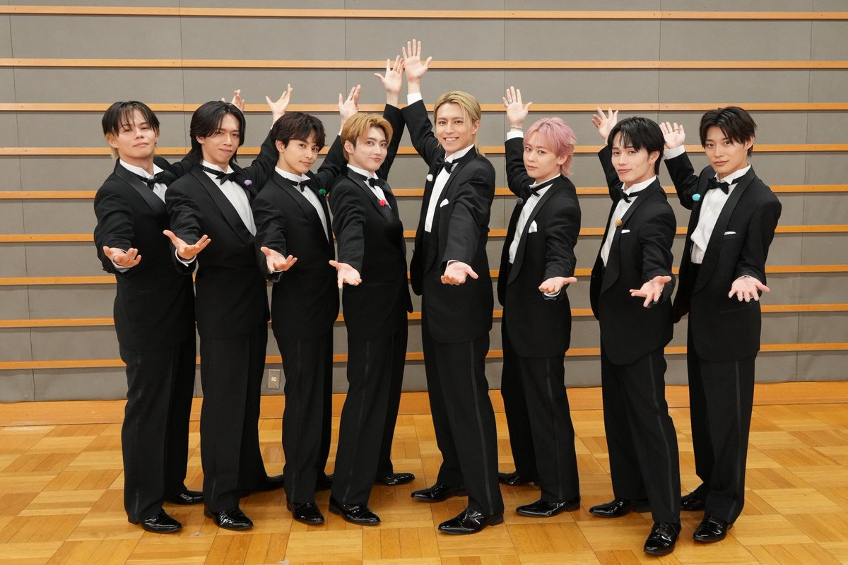 fujitoretari's tweet photo. 明日‼️9/14(月)23:30〜
フジテレビTWOにて初放送配信✨
「100万円レストランで撮れ高足りてますか？」前編
1番高い金額を出したメンバーが豪華グルメをゲット！駆け引きが重要な企画！お楽しみに！
 #FOD 配信📶
 #超特急トレタリ #超特急 #なすなかにし
https://t.co/86HPcDee7o https://t.co/qlggPxNvgS