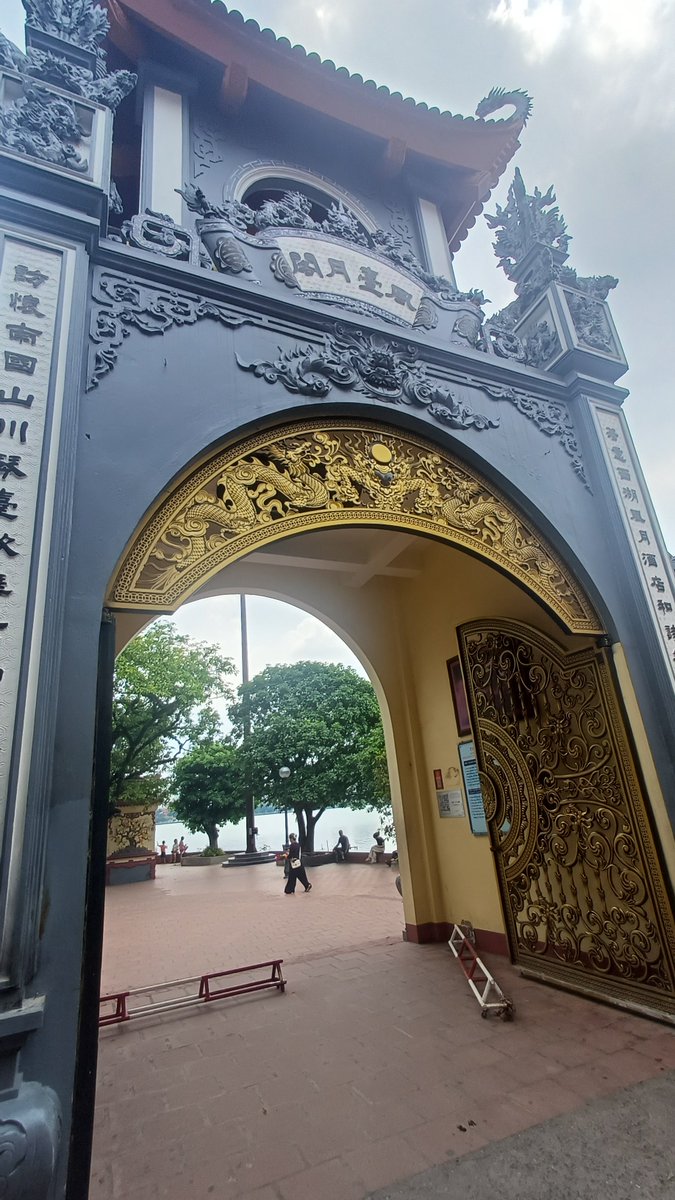 Sarah9a392's tweet photo. Nh�� Hà Nội rồi. 
#nhatkydulichlangthangHN
#u40noiloan
#khongkeuibgiumtoyxincamon https://t.co/CVtw52oWAT