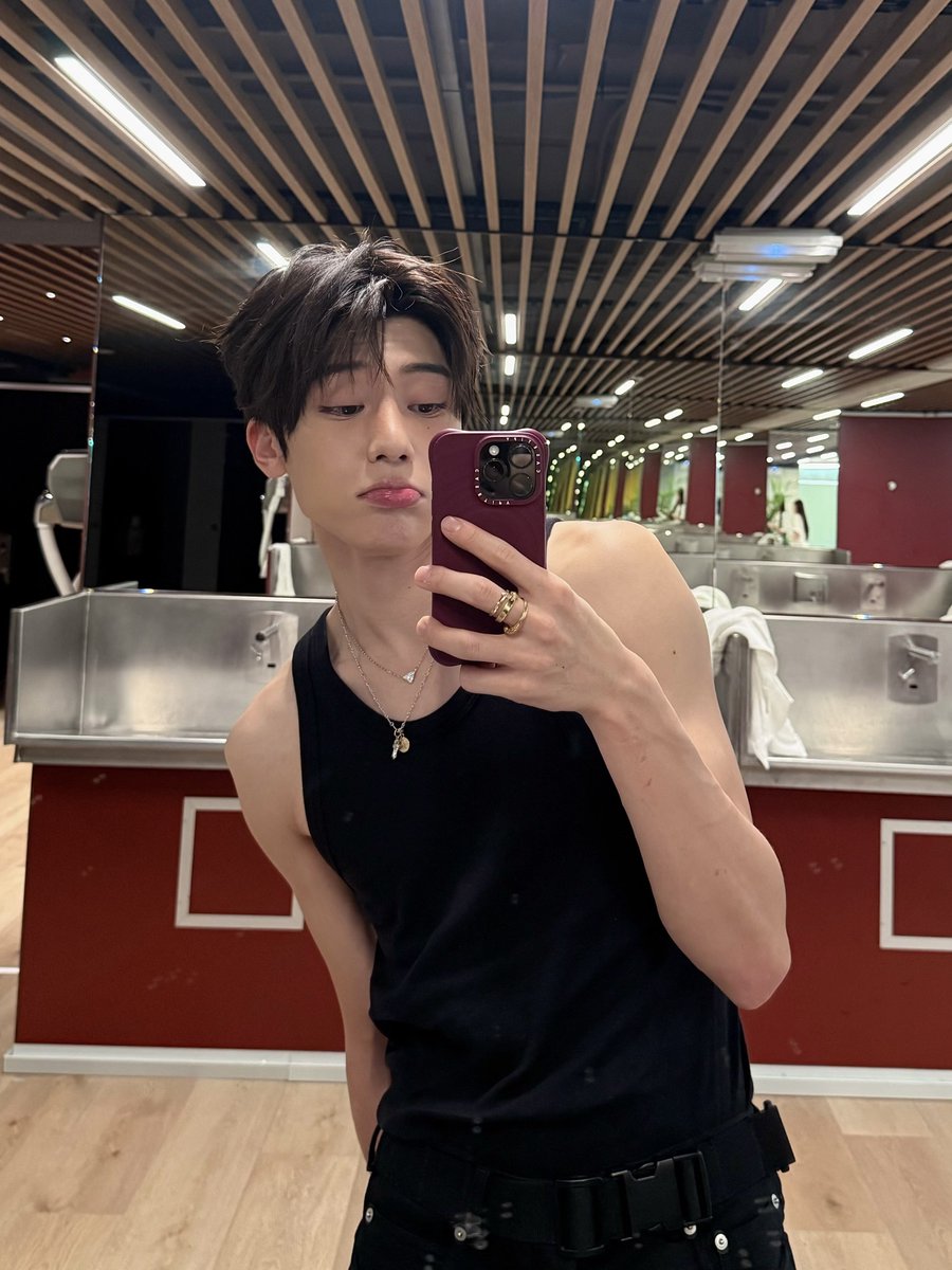 sasa_null's tweet photo. 한 남자랑 궁합 넘 잘맞아서 고정섹파 되면
어떡하지... 근데 그 남자는 누나한테
백퍼 마음있고...
근데 그 남자, 여자한테 남친 있는거
모르지 않음. 관계 하고 나면 꿀떨어지는 눈으로
휴대폰 토독토독하는데 누구냐고 물어보면
으응. 남친. 하고 숨길생각도 없음 https://t.co/EImNa8Gpcx