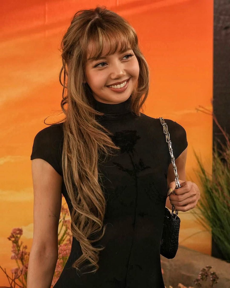 TWENTYSnt's tweet photo. وثائقي Always Lalisa عن نجمة BLACKPINK ليسا عُرض عالميًا في مهرجان تورنتو السينمائي، ويتابع عامها خلال مسيرتها الفردية، ومن المقرر طرحه في دور السينما في 12 أكتوبر
#AlwaysLalisa #Lisa #Kpop #BlackPink https://t.co/RswuTOa0ks