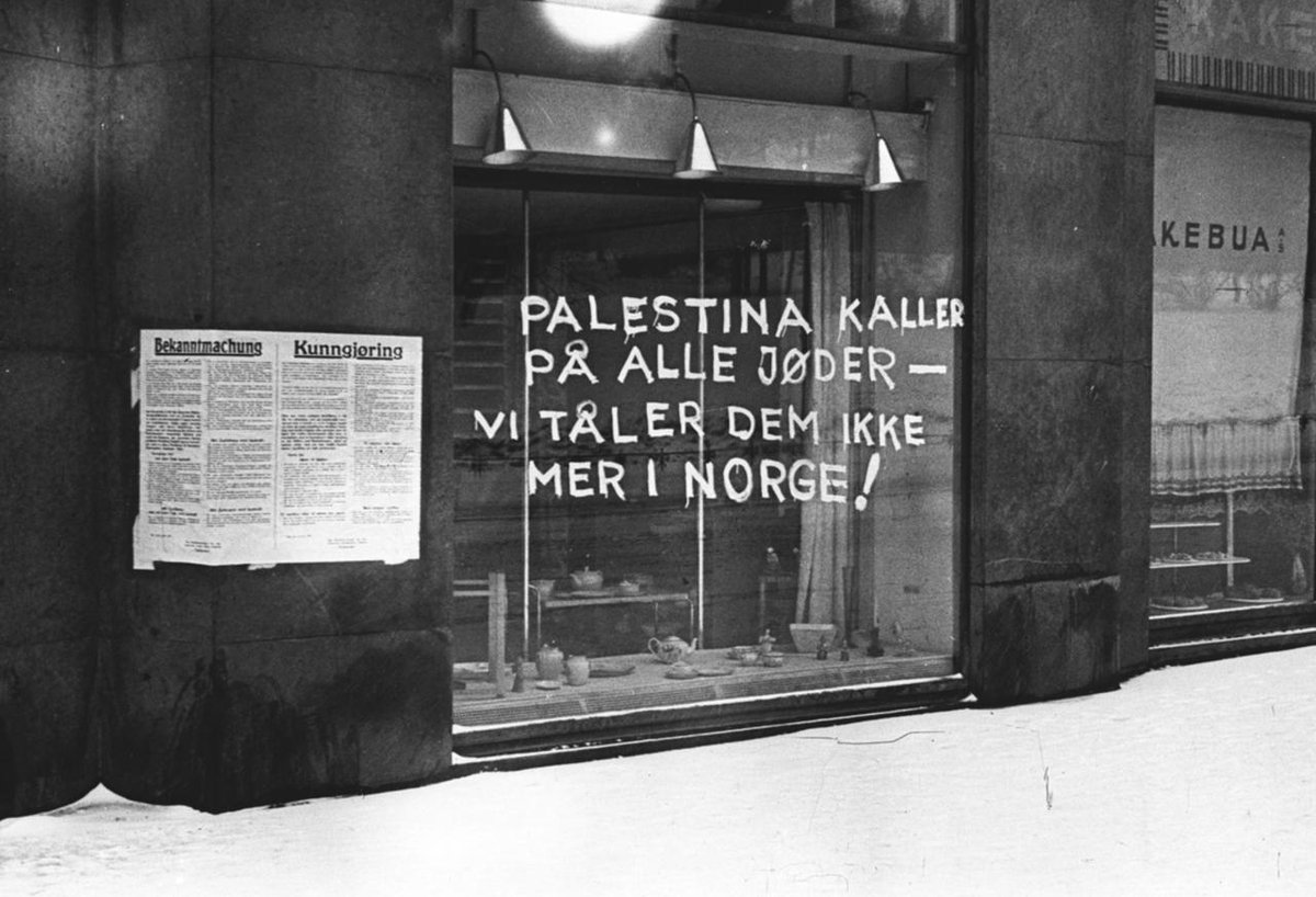 EllaTravelsLove's tweet photo. Throughout history, the area between the river and the sea, has been known by different names. 

Judea was the name used for the Jewish kingdom and Roman province. 

Following the Bar Kokhba revolt in 135 CE, Rome renamed the province Syria Palaestina, and the name “Palestine” gradually became widely used for the region.

Centuries later, “Palestine” was still the common geographical name, including during the British Mandate.

This is why these signs in Europe in the 1930s and 1940s could tell Jews to “return to Palestine”, because that's where Jews are originally from:

“JEWS - ATTENTION
The way to Palestine does not go through this place!”
Germany, 1935

“PALESTINE IS CALLING ALL JEWS
WE DON'T NEED THEM ANYMORE IN NORWAY!”
Norway, 1940