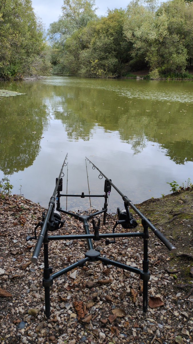 BobCuffy's tweet photo. Three hours blanking is better than none!! Good to be out. #carp #tench #lakes #nature #keeponkeepingon https://t.co/vQ2o6X2Aui