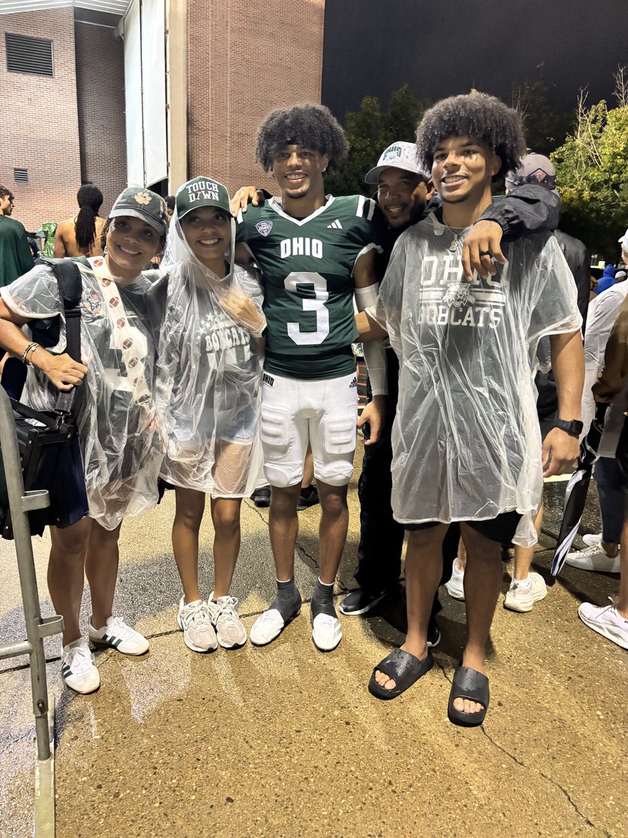 jthas3's tweet photo. “The greatest thing we’ll ever build isn’t a career, a house, or a legacy, it’s a family that stands together through it all.”

What a night in Athens Ohio!!  🌧️ https://t.co/gBtYkxdfCp