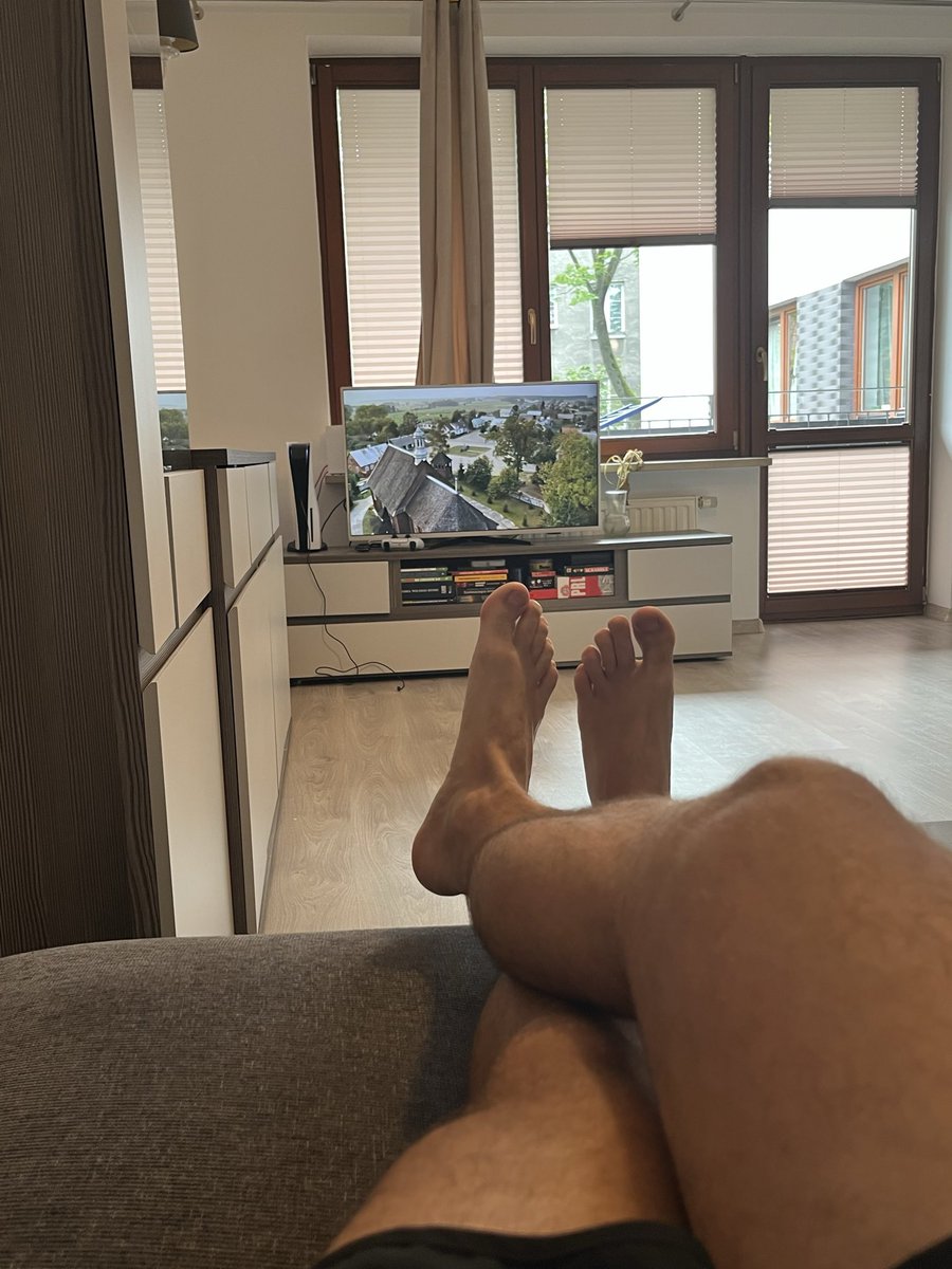 Maxfindommaster's tweet photo. Ja oglądam „Ranczo” relaksuje się i odpoczywam, w tym czasie Ty na kolanach błagasz aby zaciągnąć się wonią mych stóp uległa pizdeczko🤴🏻🐶

#findom #findompl #femdom  #ulegly #sluga #dojenie #blik
#stopki #toes #stópki #fetyszstóp #piss #pissing #sockfetish #socks #feetworshi̇p https://t.co/RJK9gyt7YA