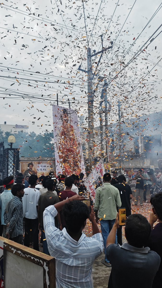 MbDeepu007's tweet photo. LB Nagar Sushma theatre 🔥

 #Varanasi @urstrulyMahesh @ssk1122 https://t.co/eWKwy0eLS2