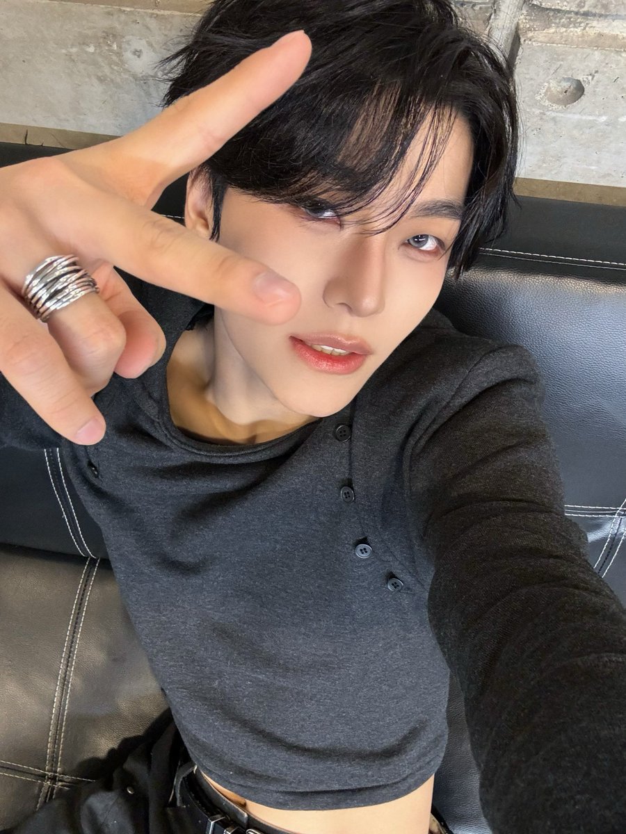 ald1repost's tweet photo. 💬🐉 #xinlong #씬롱 #ALPHADRIVEONE #ALD1 #알파드라이브 #pluschat https://t.co/QGN7GCpQlq