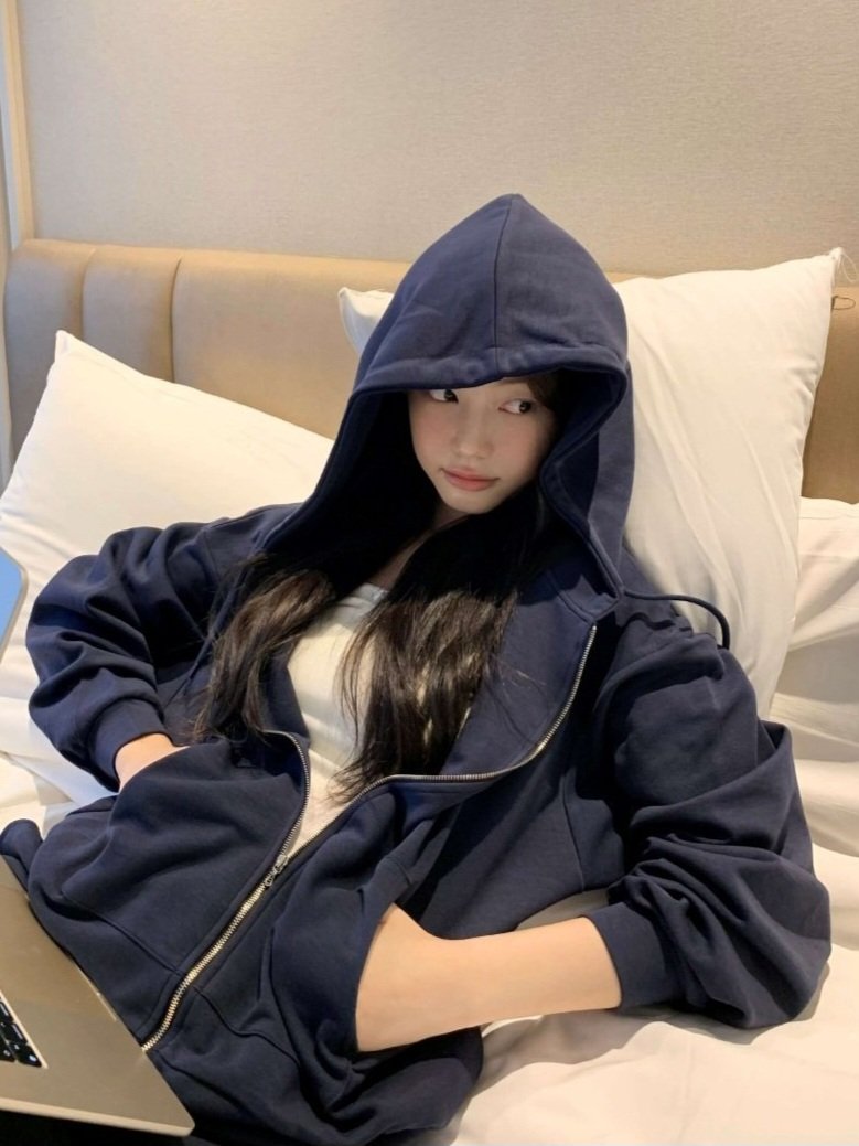 MyoArchives's tweet photo. 가을 꾸안꾸 후드집업 찾는분들 많길래 끌올..

편하게 입기 좋은데 핏까지 존예임
품절 임박이라 민첩하게 구매하시는거 추천.. https://t.co/bDif4rDaDl